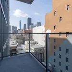 Stylish 3Br High-Rise With Pool, Hot Tub & Rooftop Views