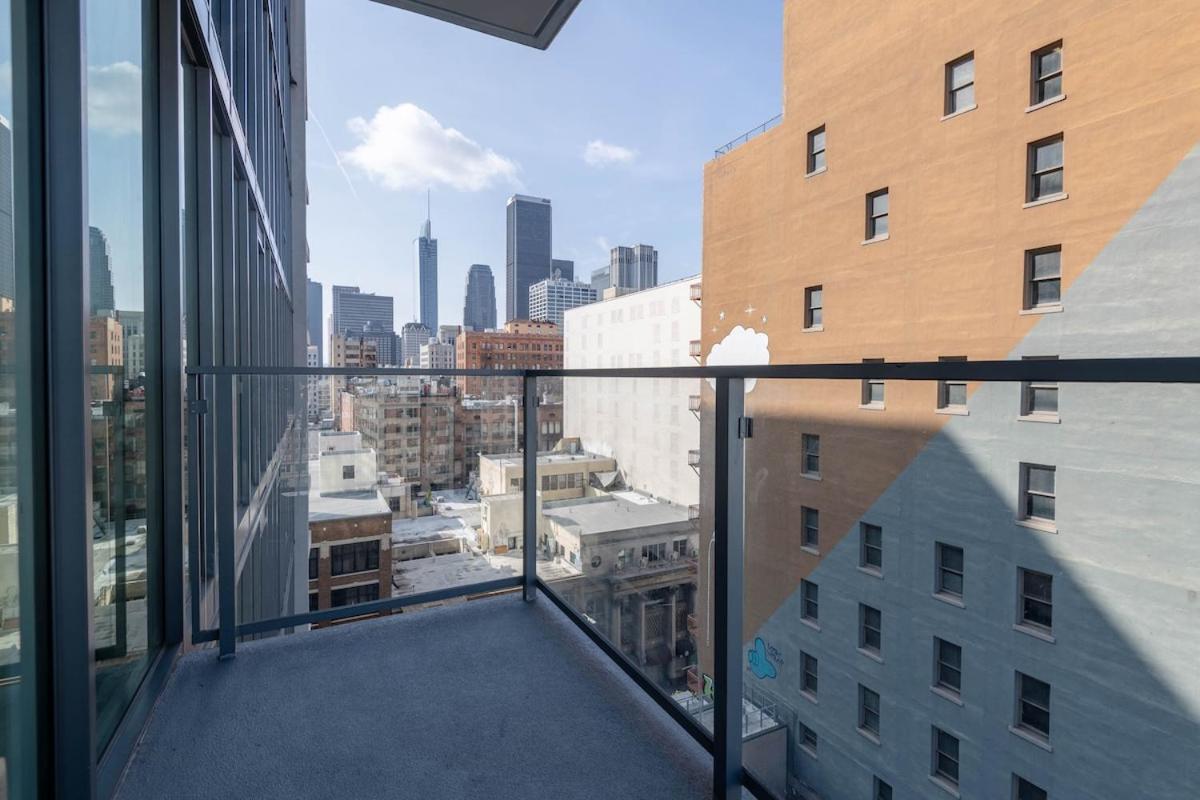 Stylish 3br High-rise With Pool, Hot Tub & Rooftop Views *