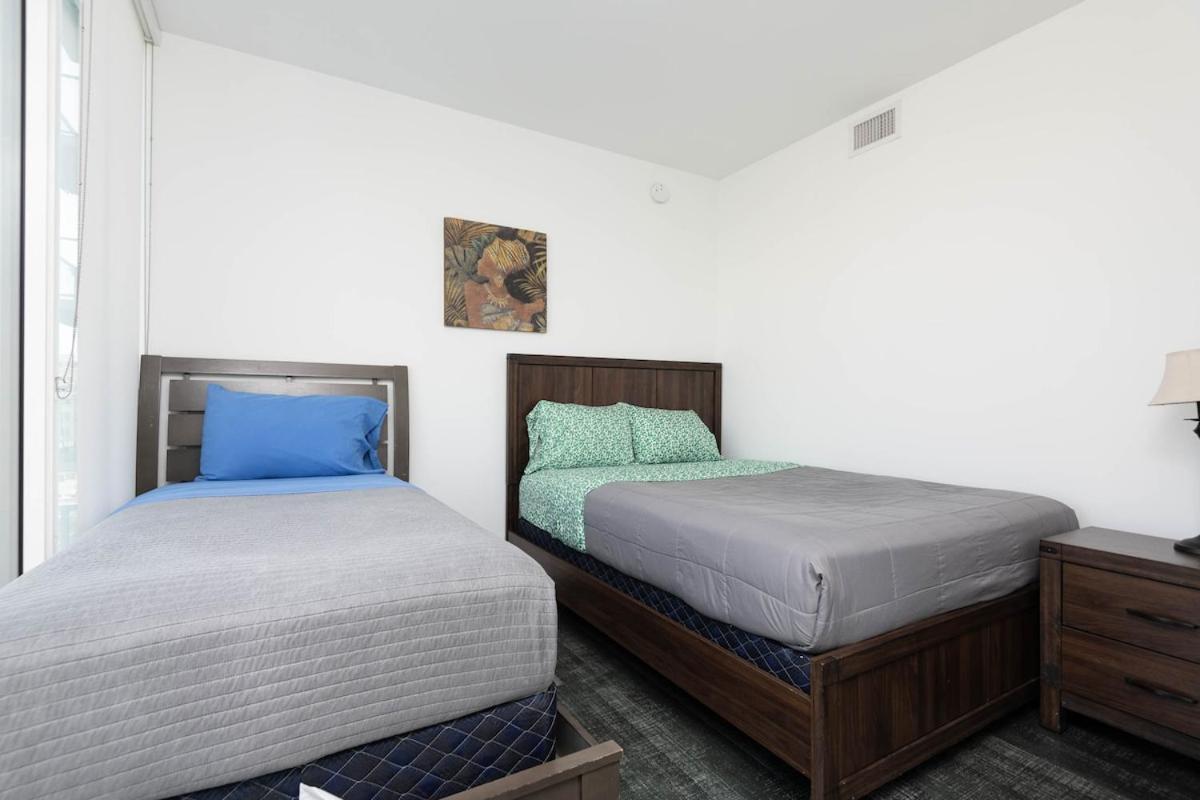 Apartment Stylish 3br High-rise With Pool, Hot Tub & Rooftop Views