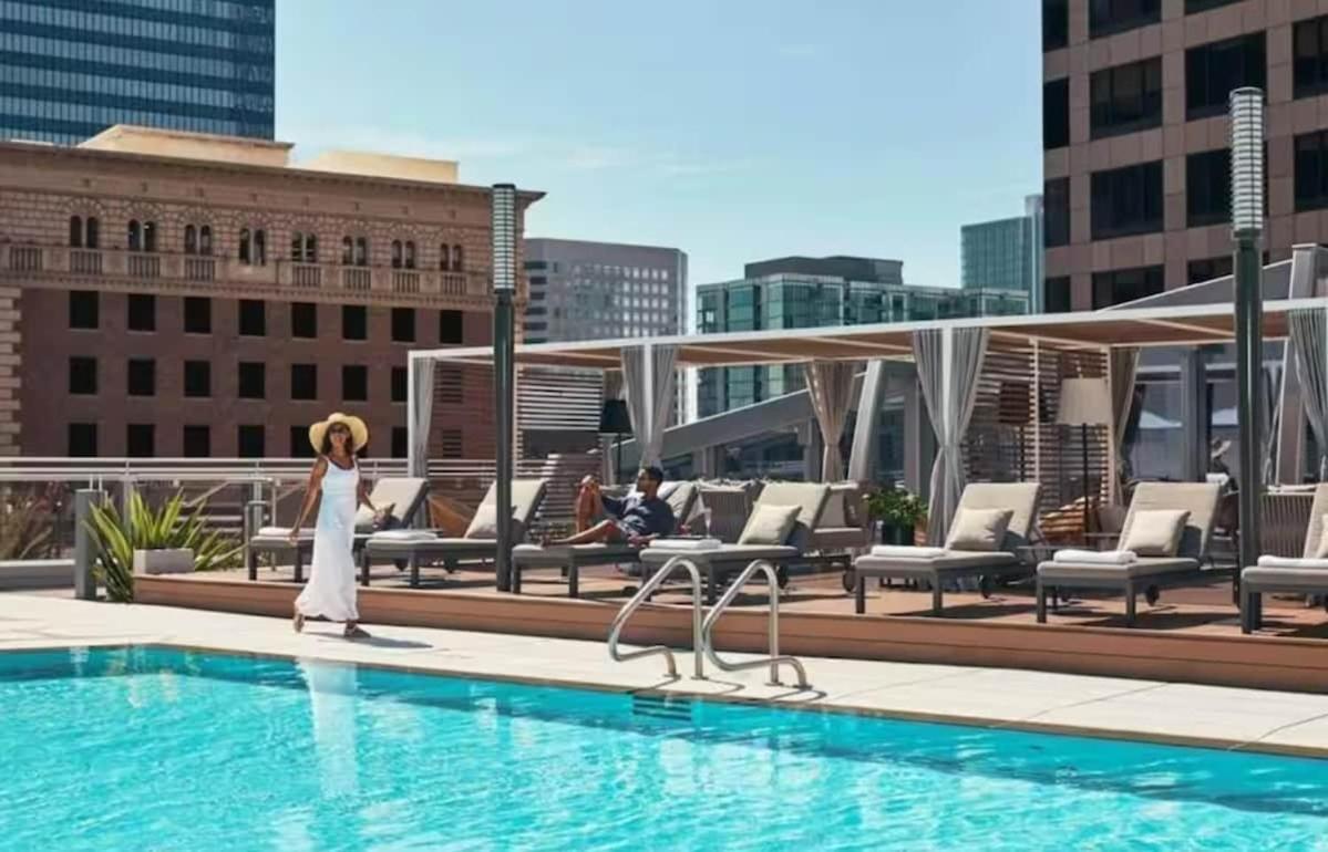 Stylish 3br High-rise With Pool, Hot Tub & Rooftop Views Apartment *