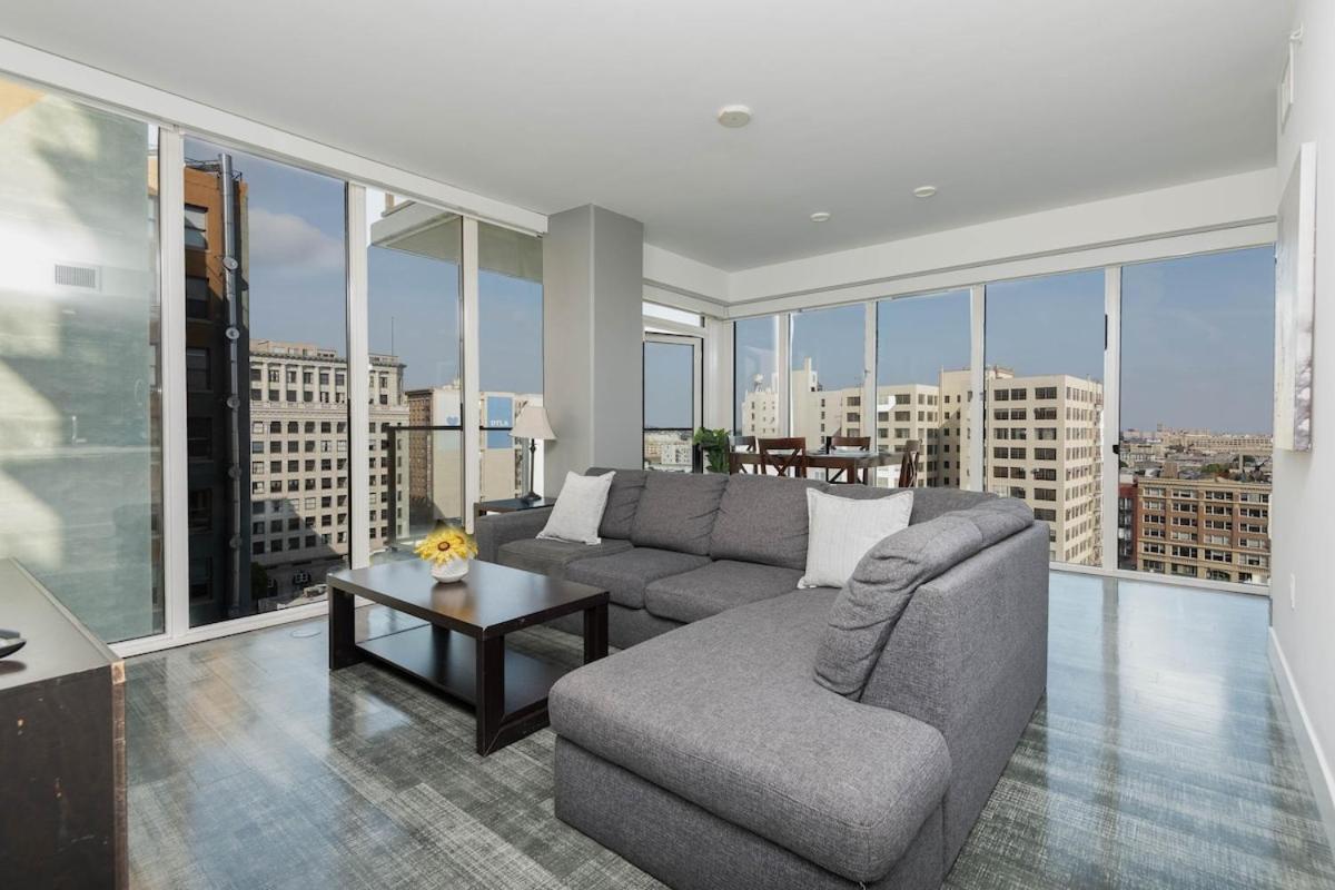 Apartment Stylish 3br High-rise With Pool, Hot Tub & Rooftop Views *
